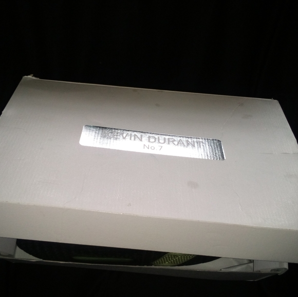 Kevin Durant sneakers included is matching Kevin Durant Nike shirt